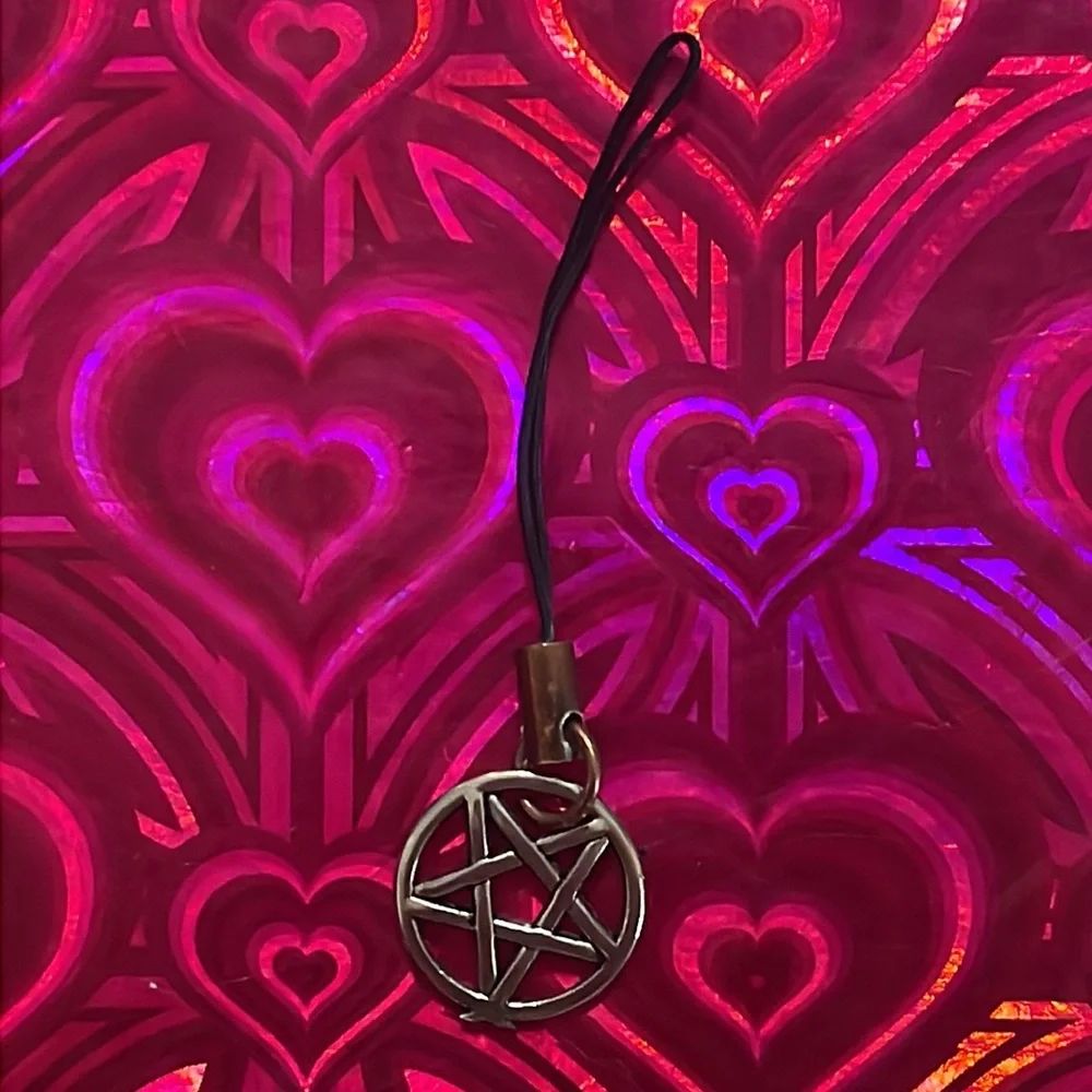 Pentagram phone charm🖤